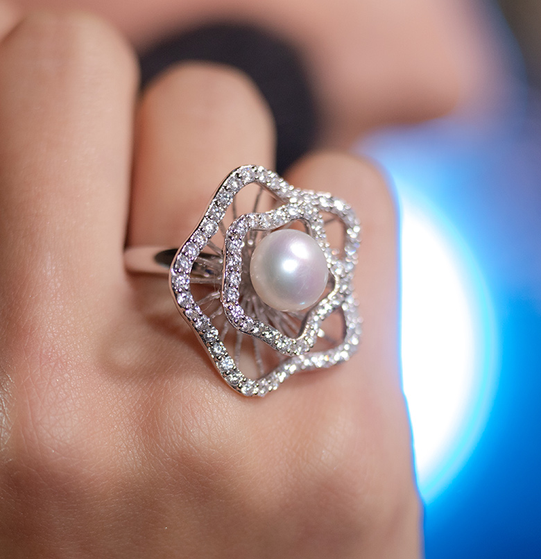 The history of pearls: one of nature's greatest miracles and its use in  jewellery through the ages